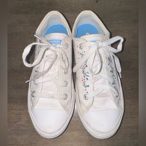 Converse Kids White Sneakers with Star Accents size 2 barely worn!